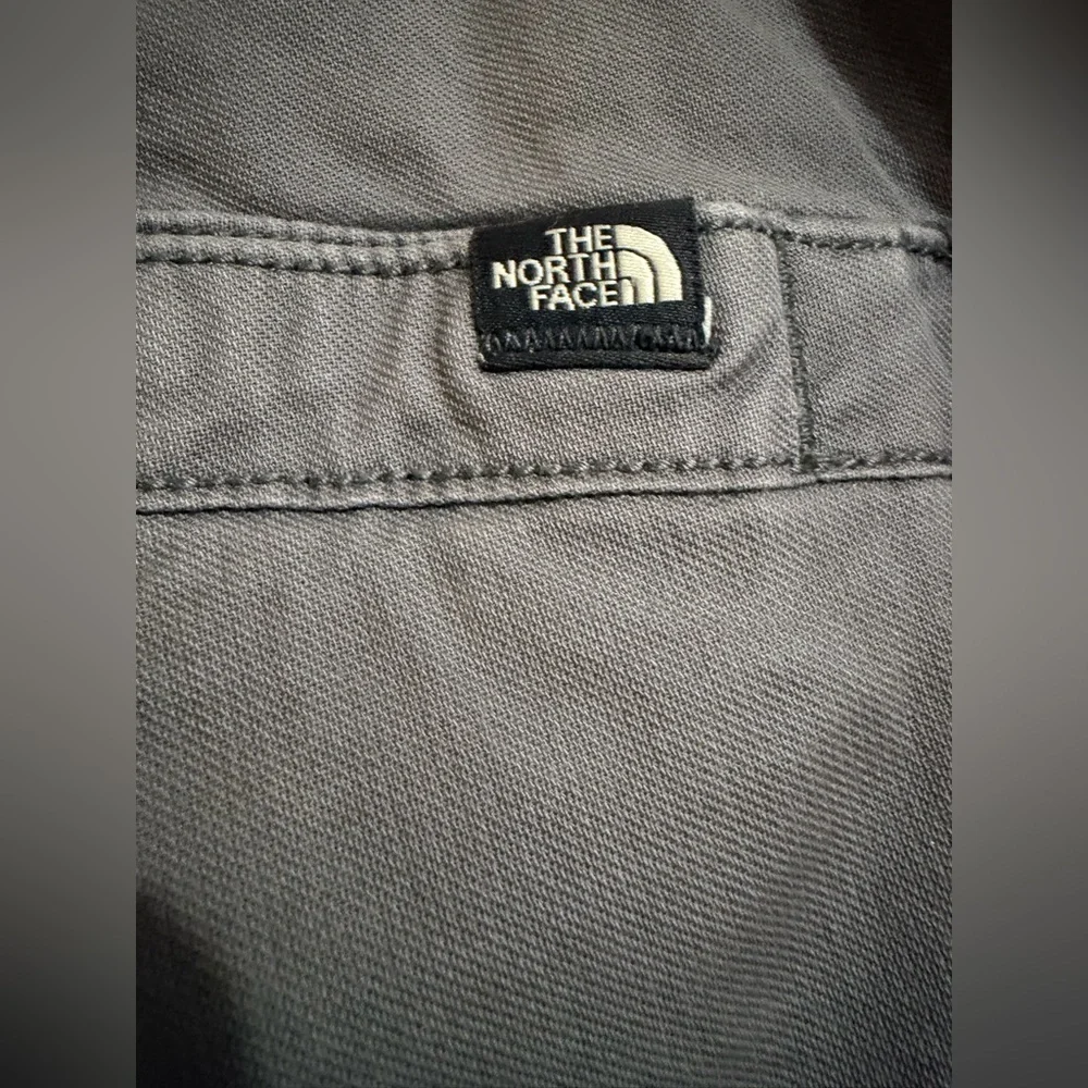 The North Face Gray Roll Up Hem Hiking Pants Size men’s Size M